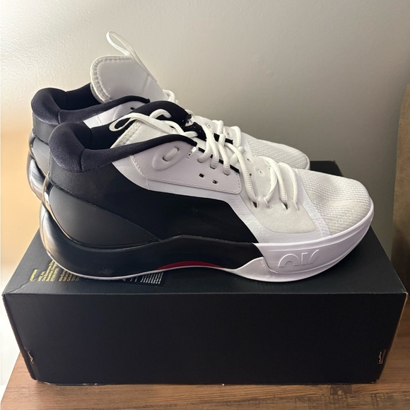 Jordan Athletic Shoes in Black and White - Picture 2 of 6